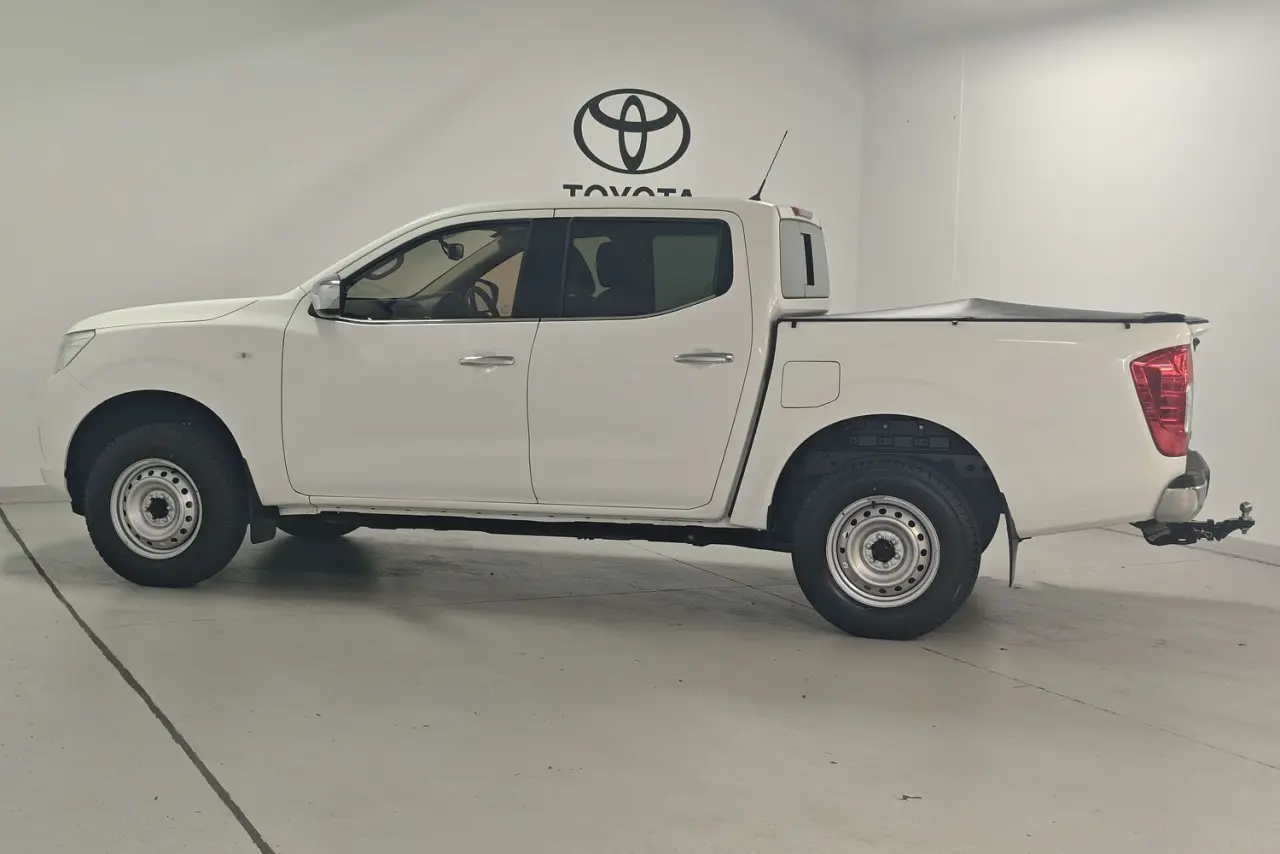 2020 Nissan Navara Gallery Image 9