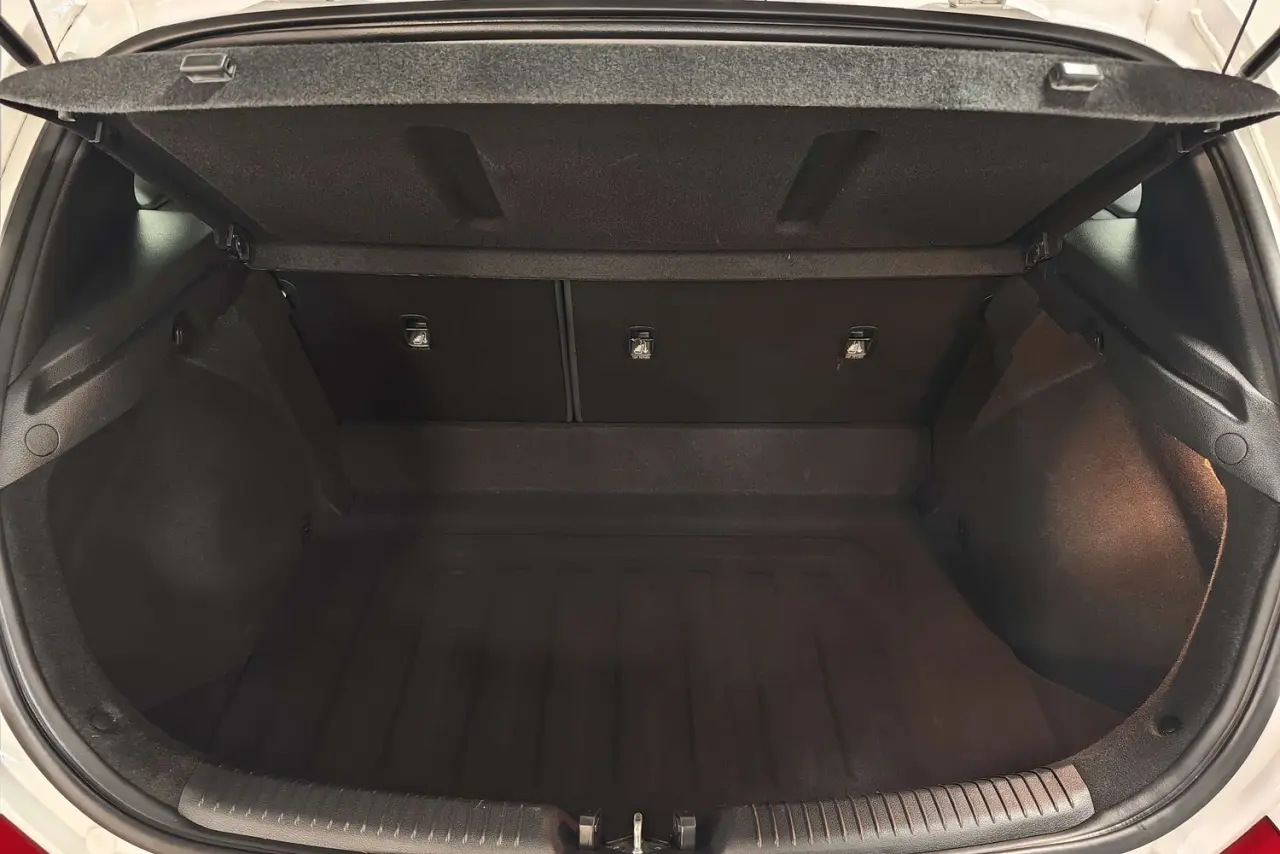 2020 Hyundai i30 Gallery Image 12