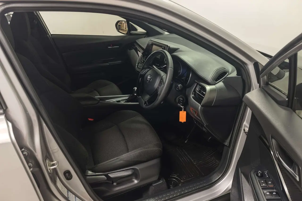 2018 Toyota C-HR Gallery Image 10