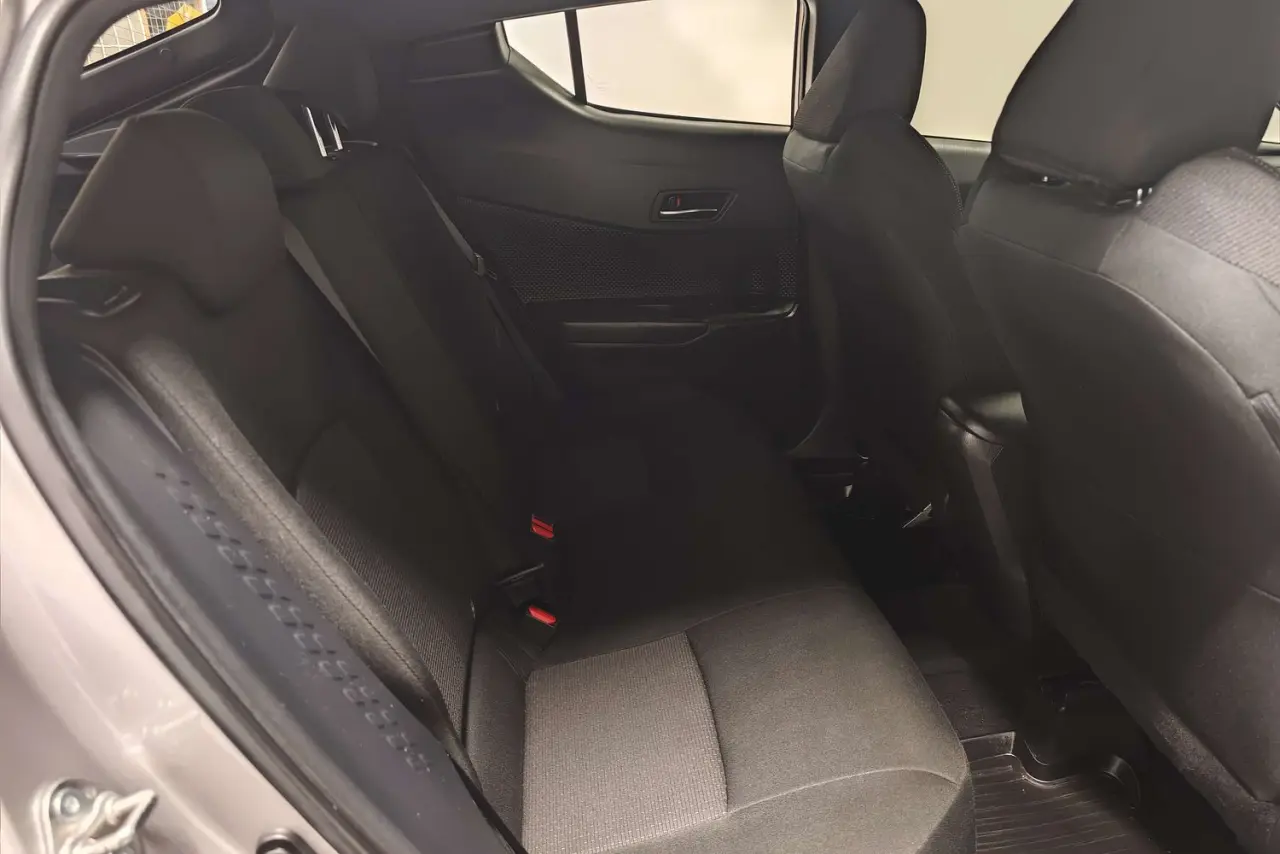 2018 Toyota C-HR Gallery Image 11