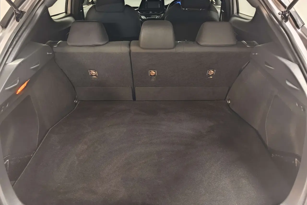 2018 Toyota C-HR Gallery Image 12