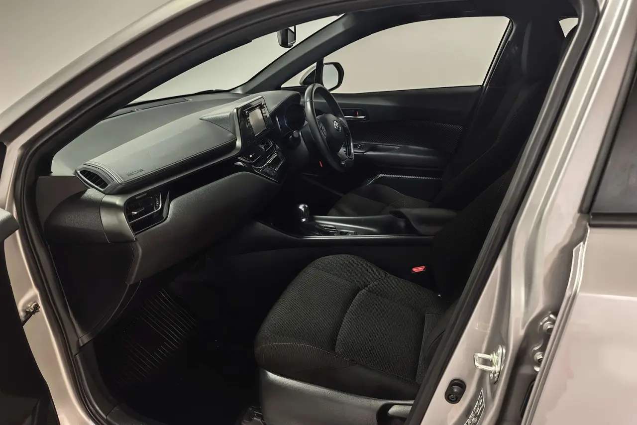 2018 Toyota C-HR Gallery Image 14