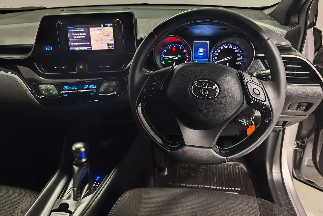 2018 Toyota C-HR Gallery Image 16