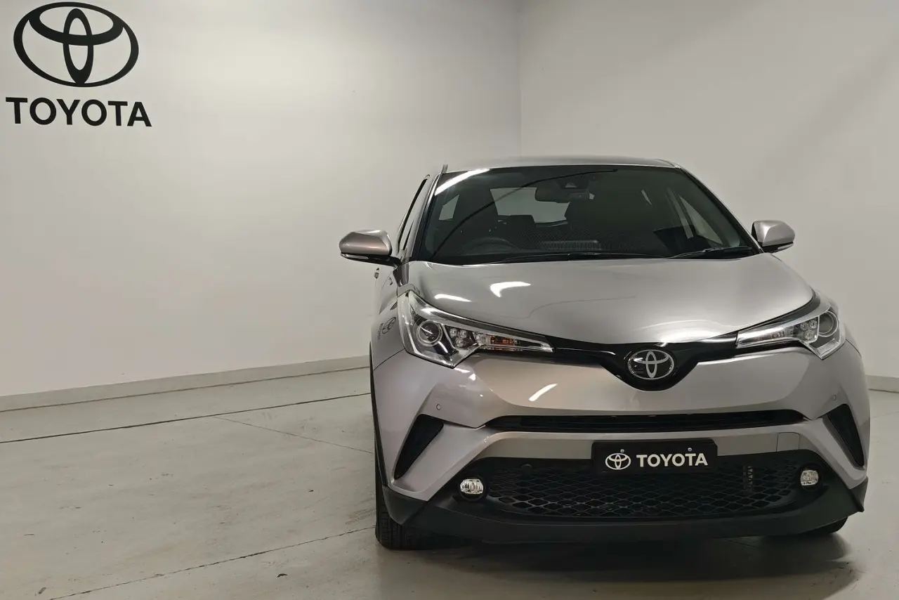 2018 Toyota C-HR Gallery Image 2