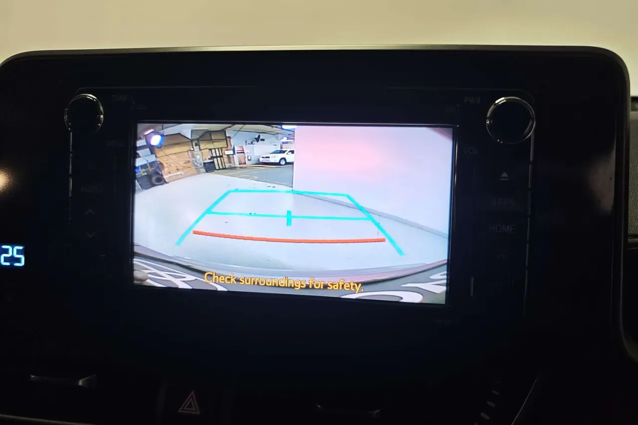 2018 Toyota C-HR Gallery Image 20