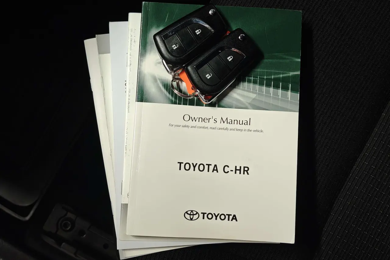 2018 Toyota C-HR Gallery Image 21