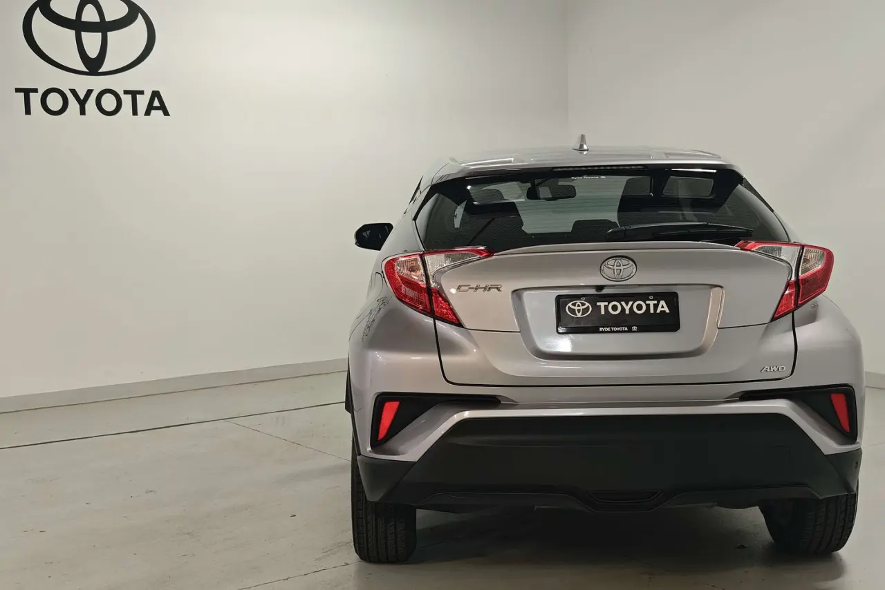 2018 Toyota C-HR Gallery Image 7