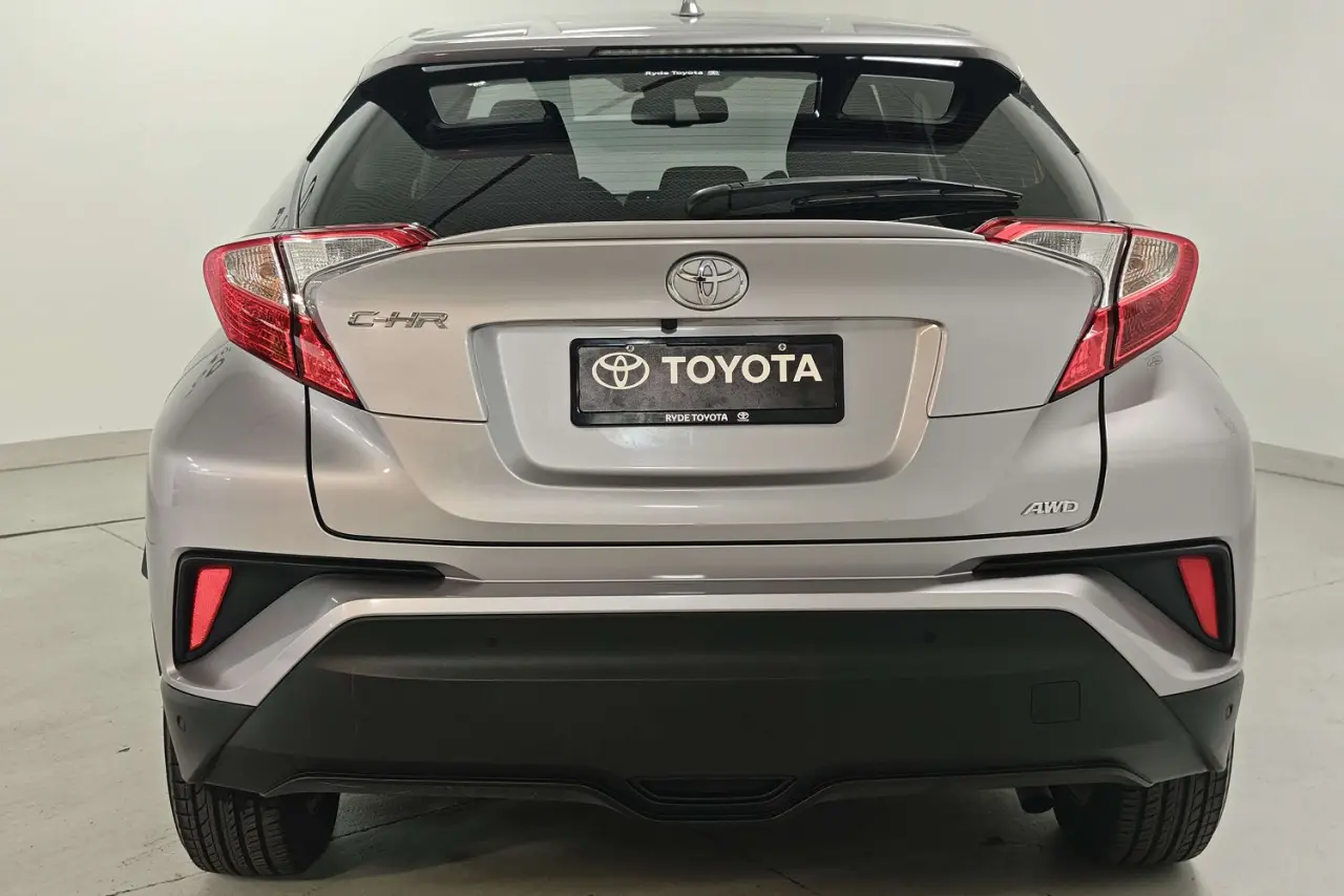 2018 Toyota C-HR Gallery Image 8