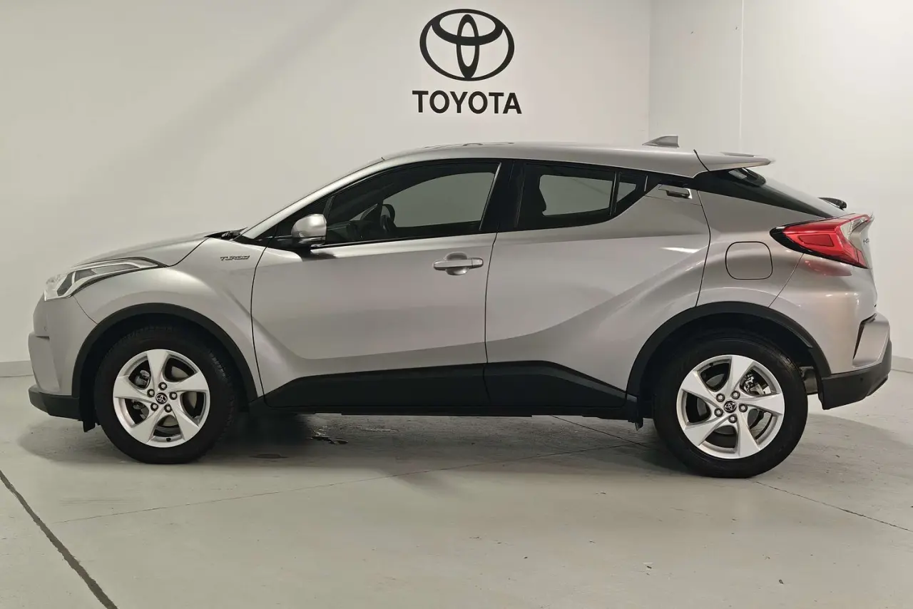 2018 Toyota C-HR Gallery Image 9