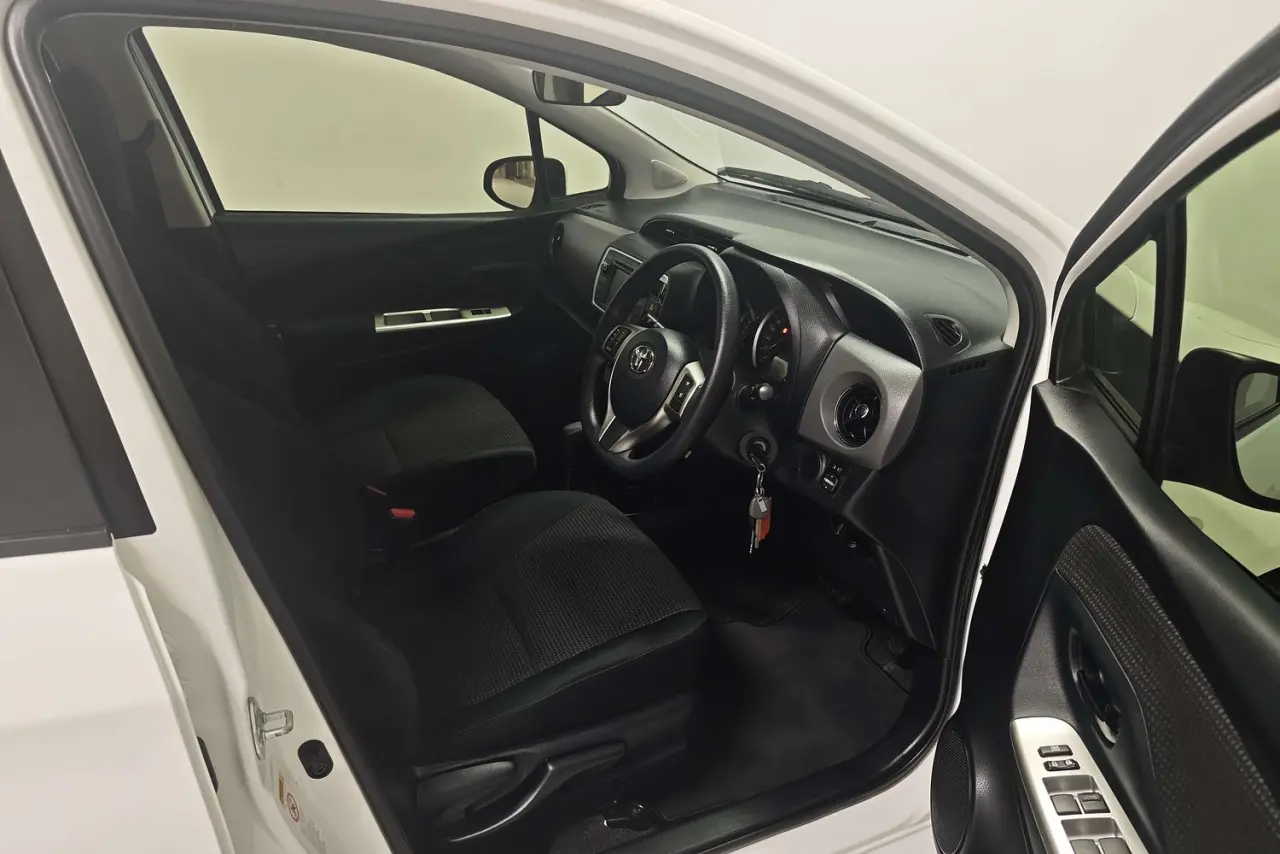 2016 Toyota Yaris Gallery Image 10