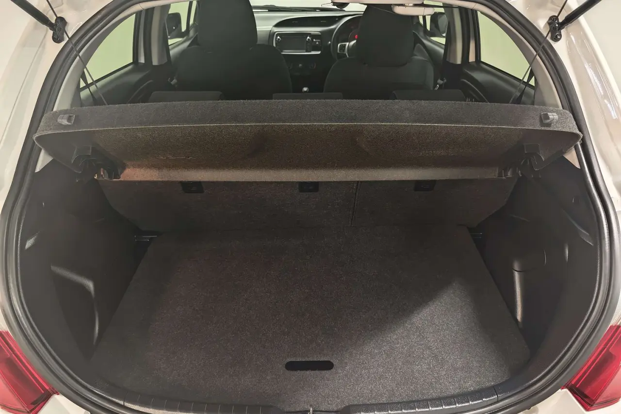 2016 Toyota Yaris Gallery Image 12