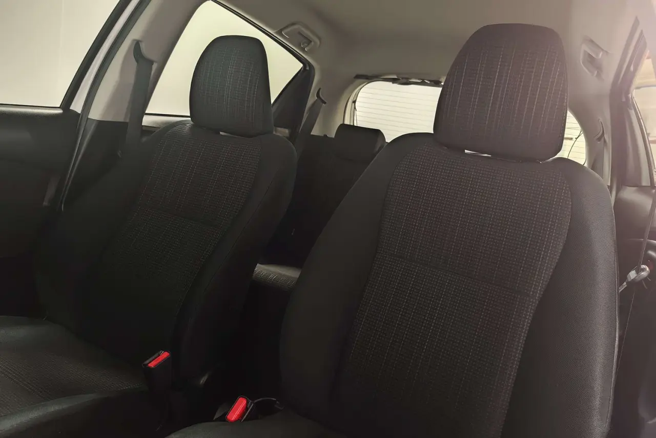 2016 Toyota Yaris Gallery Image 15