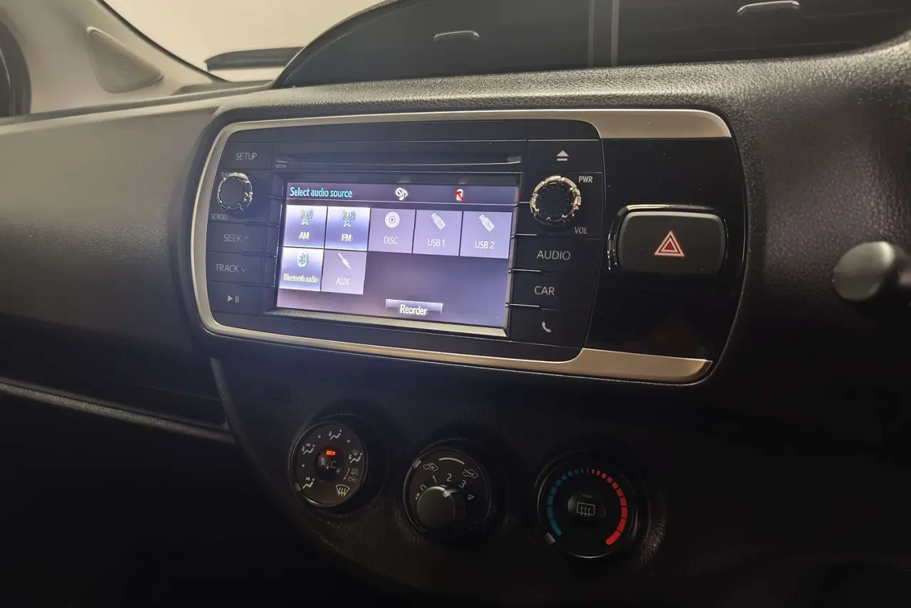 2016 Toyota Yaris Gallery Image 18