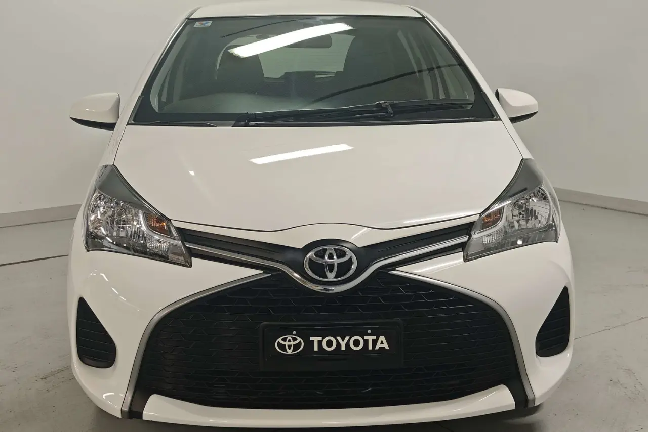 2016 Toyota Yaris Gallery Image 3
