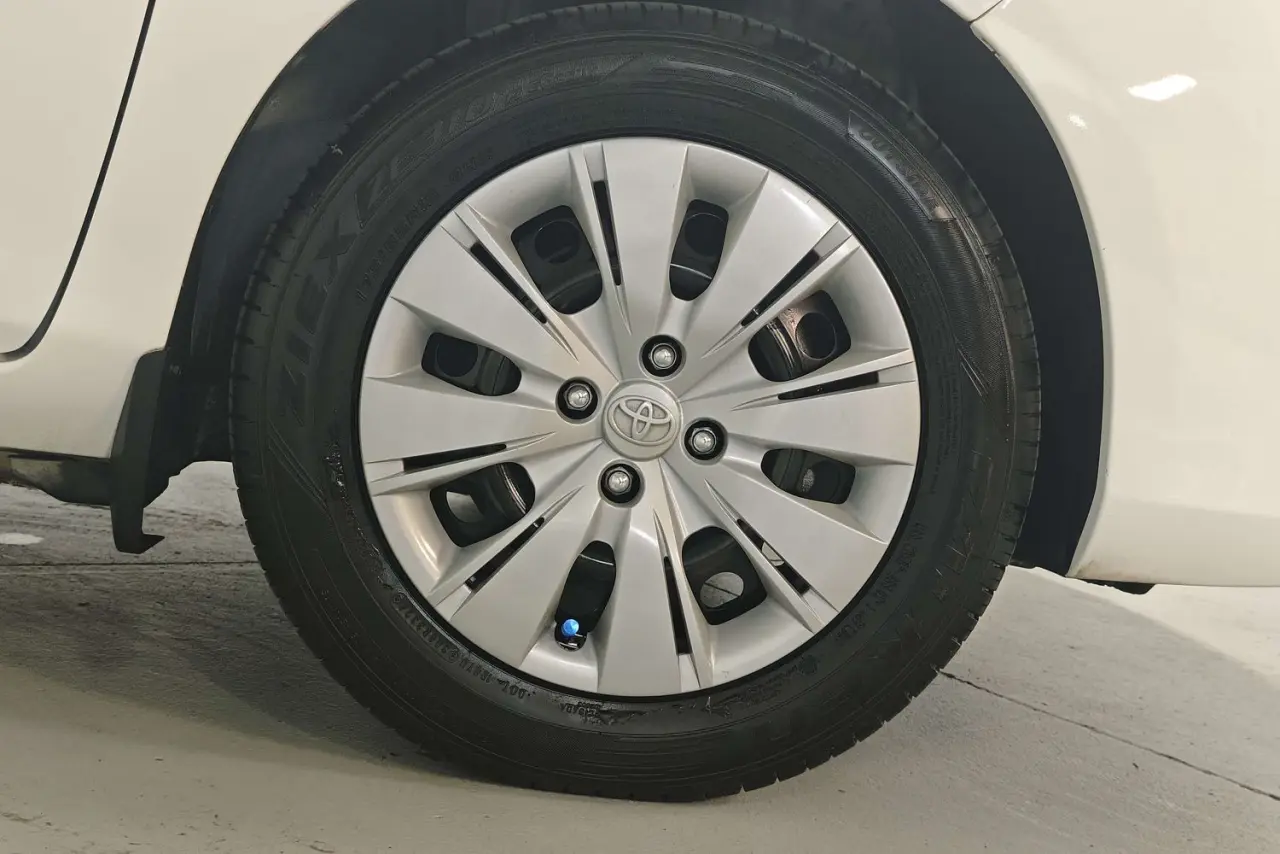 2016 Toyota Yaris Gallery Image 5