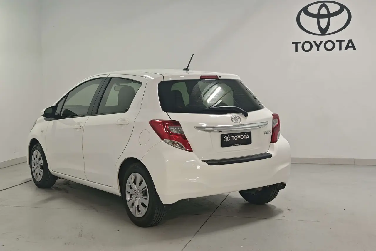 2016 Toyota Yaris Gallery Image 6
