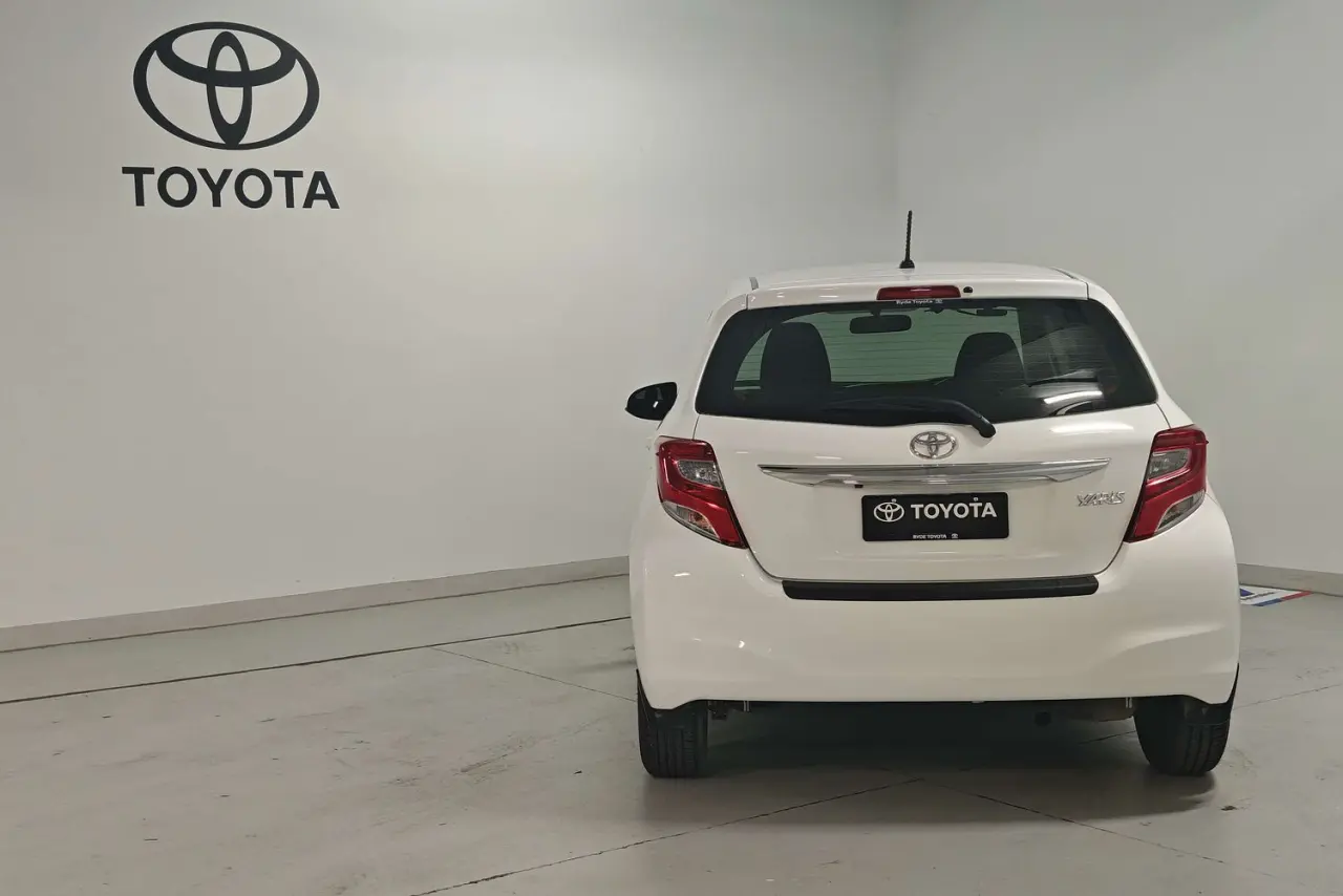 2016 Toyota Yaris Gallery Image 7