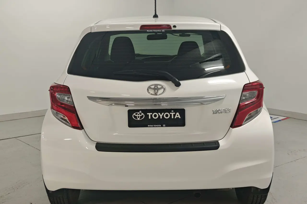 2016 Toyota Yaris Gallery Image 8