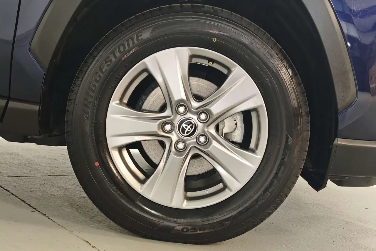 2022 Toyota RAV4 Gallery Image 5