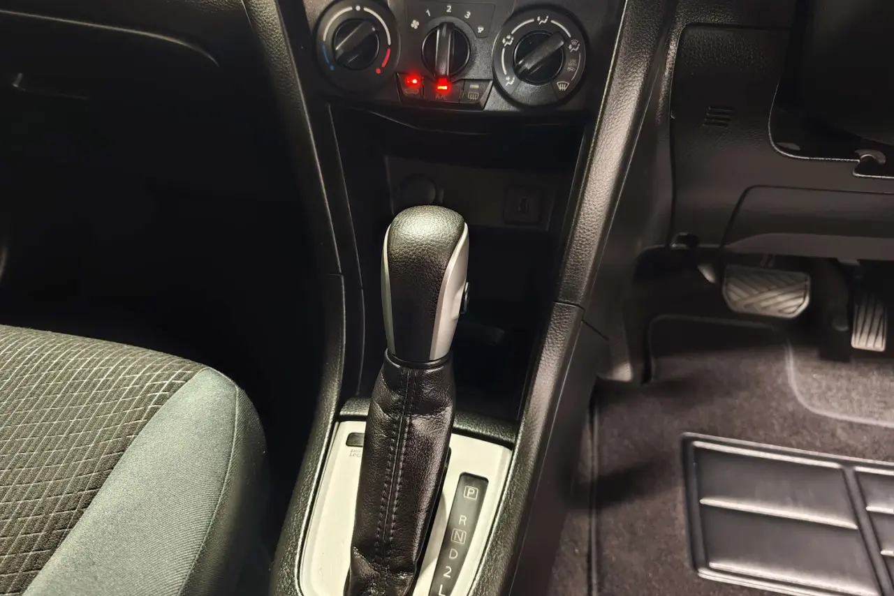 2014 Suzuki Swift Gallery Image 19