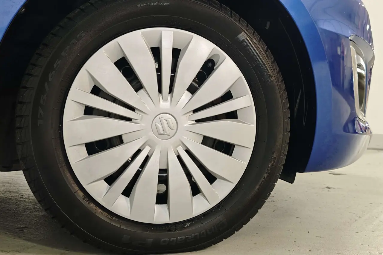 2014 Suzuki Swift Gallery Image 5