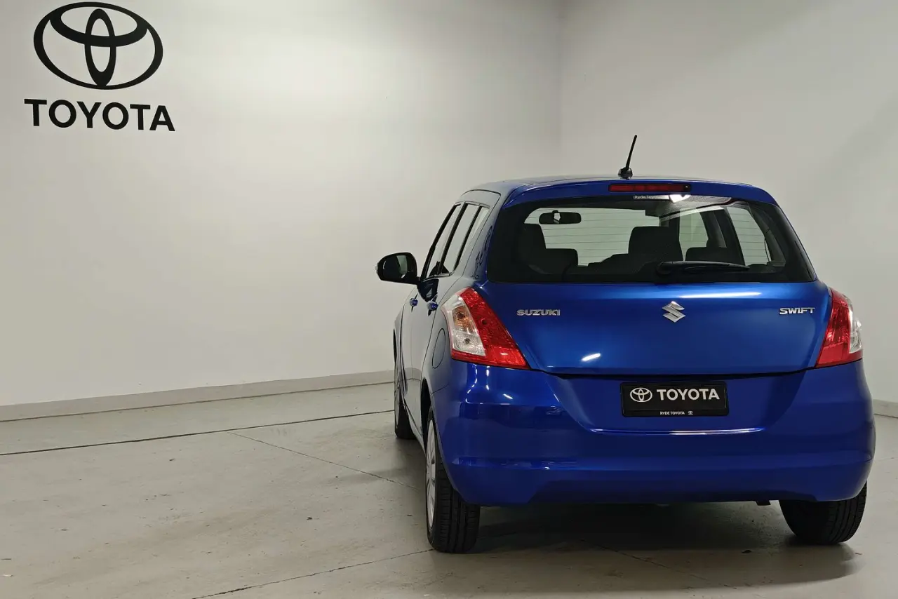 2014 Suzuki Swift Gallery Image 7