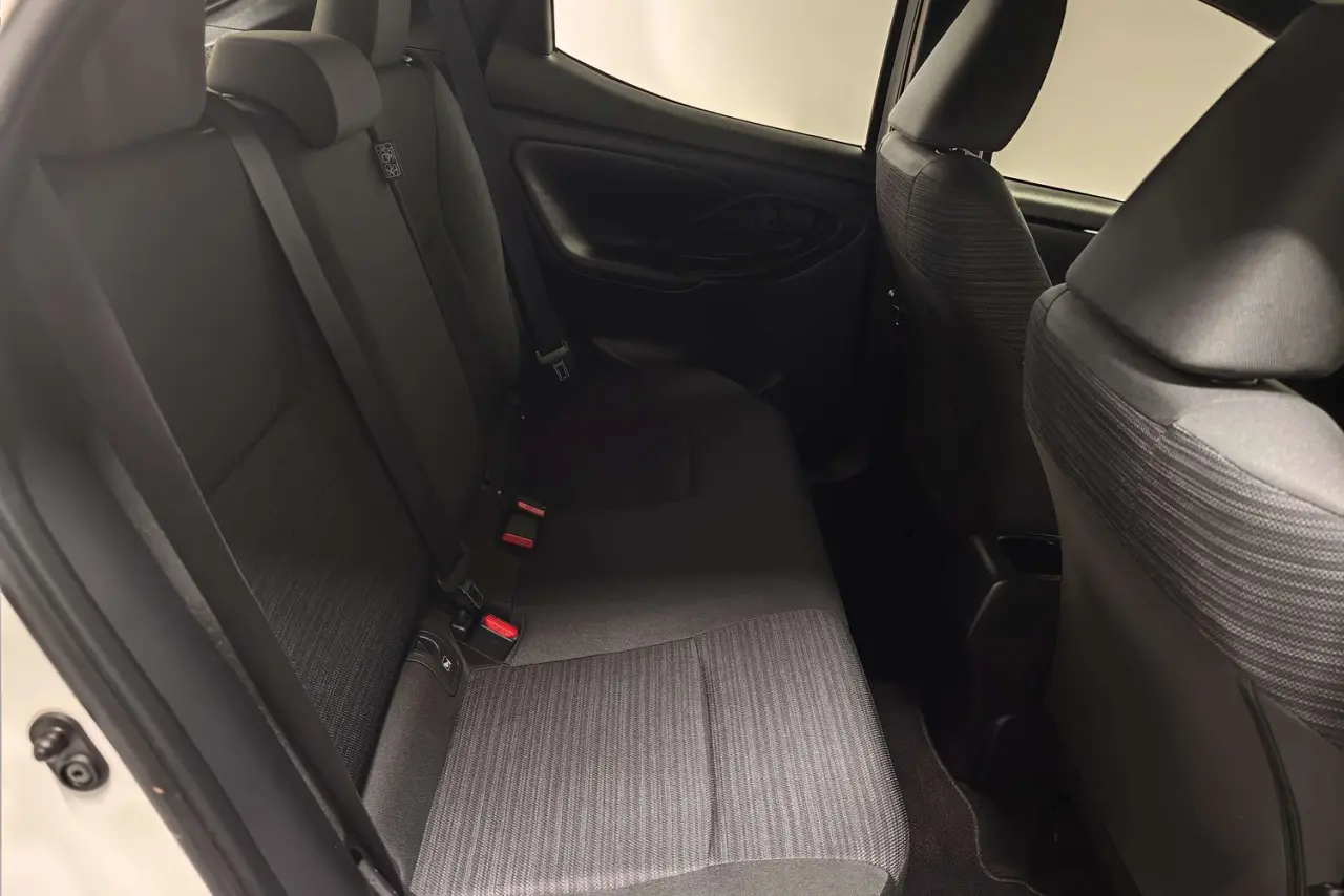 2021 Toyota Yaris Gallery Image 11