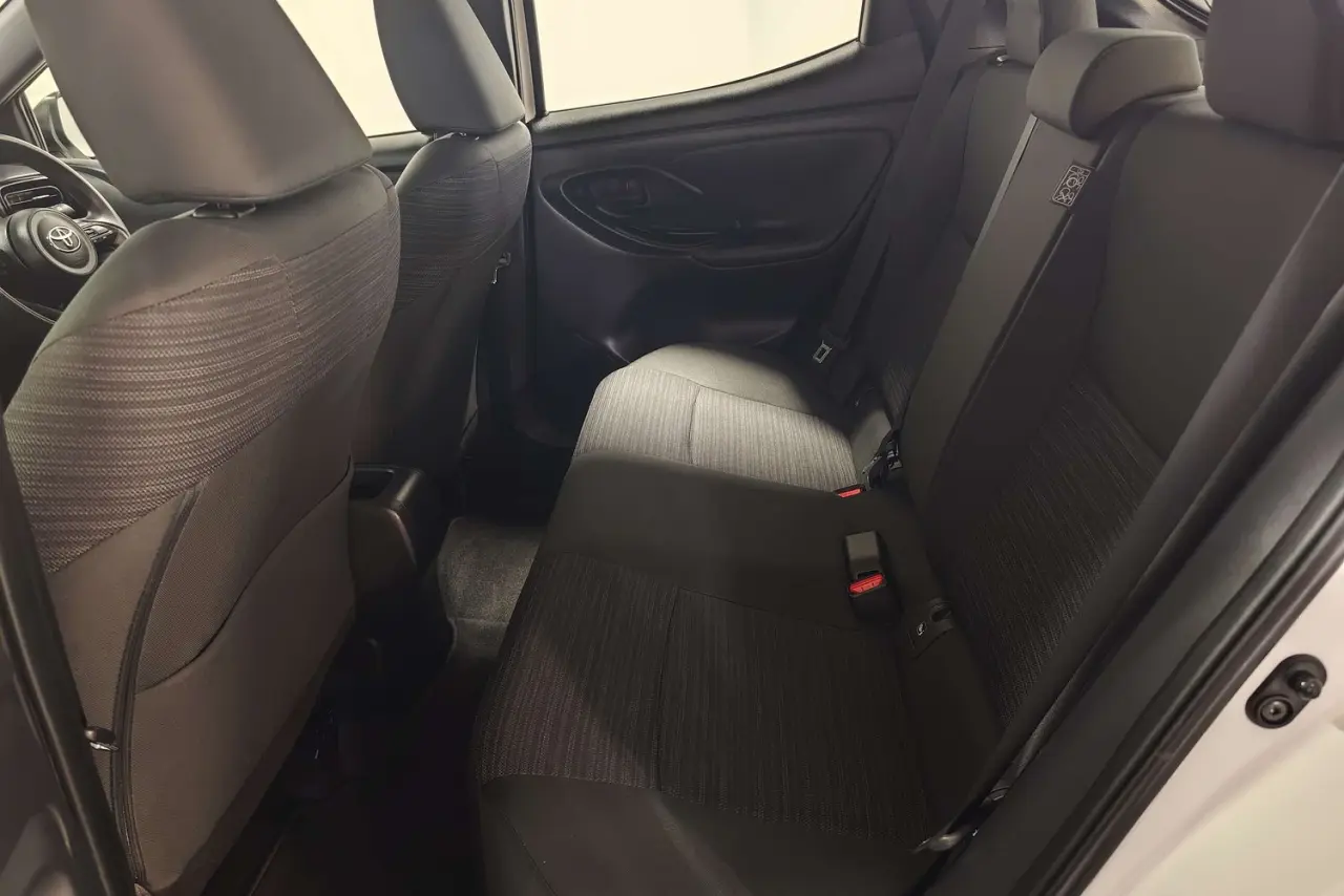 2021 Toyota Yaris Gallery Image 13