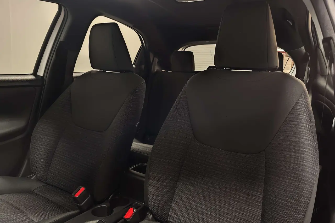 2021 Toyota Yaris Gallery Image 15