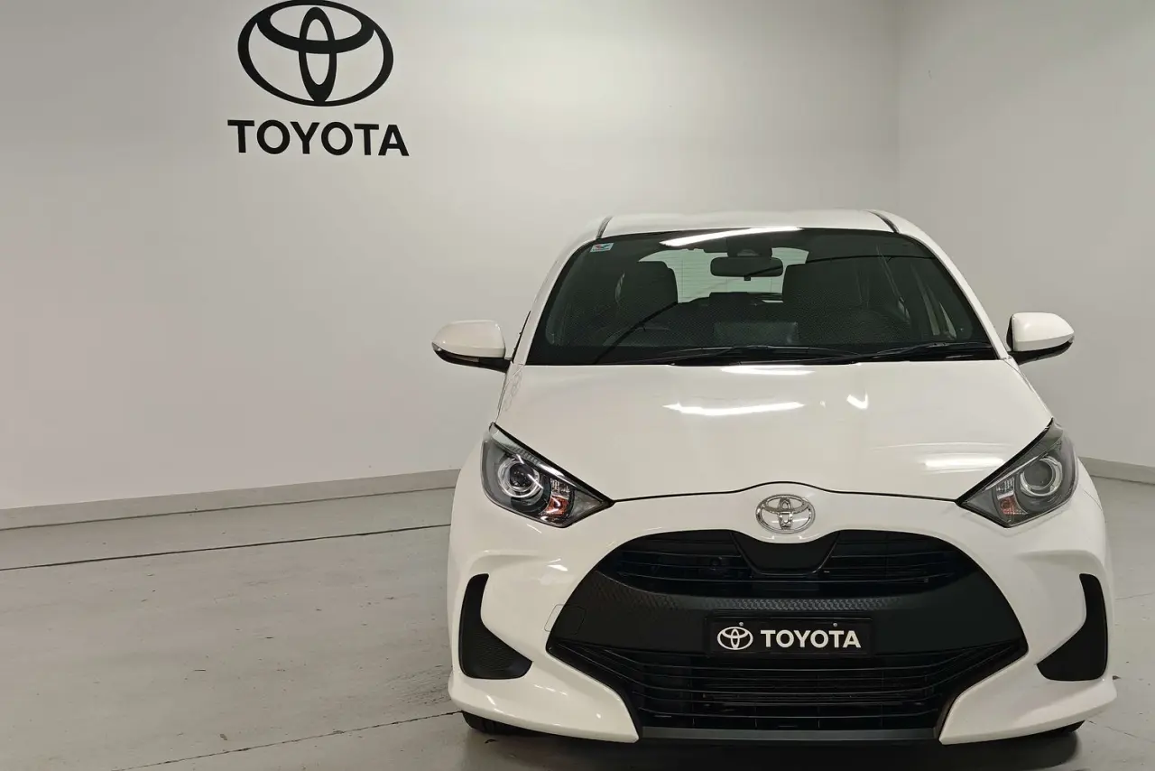 2021 Toyota Yaris Gallery Image 2