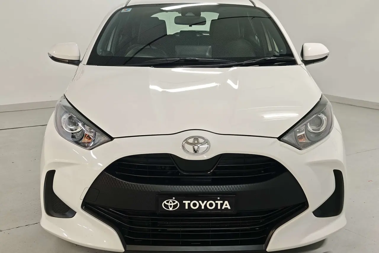2021 Toyota Yaris Gallery Image 3