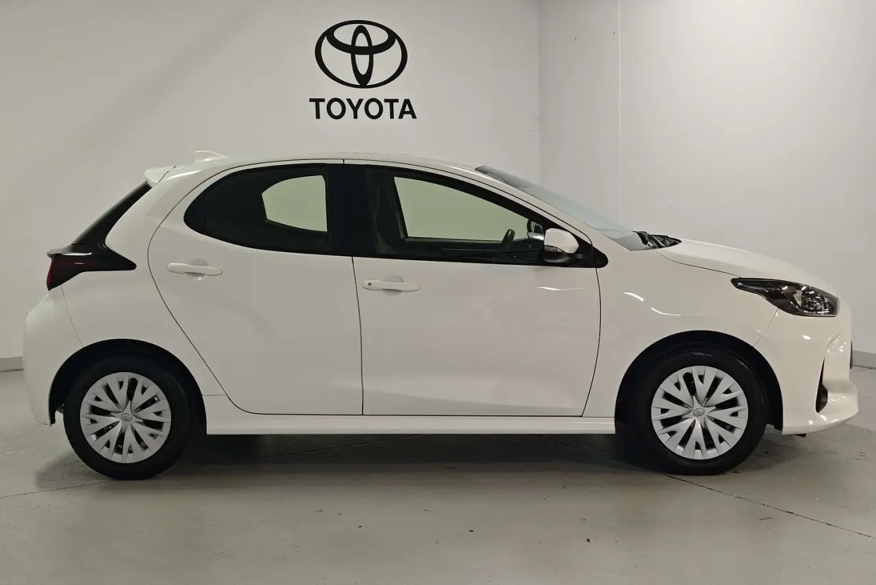 2021 Toyota Yaris Gallery Image 4