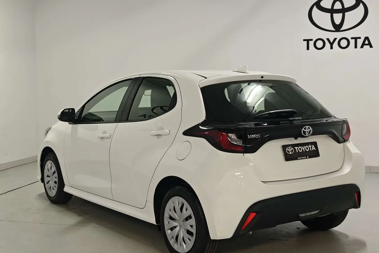 2021 Toyota Yaris Gallery Image 6