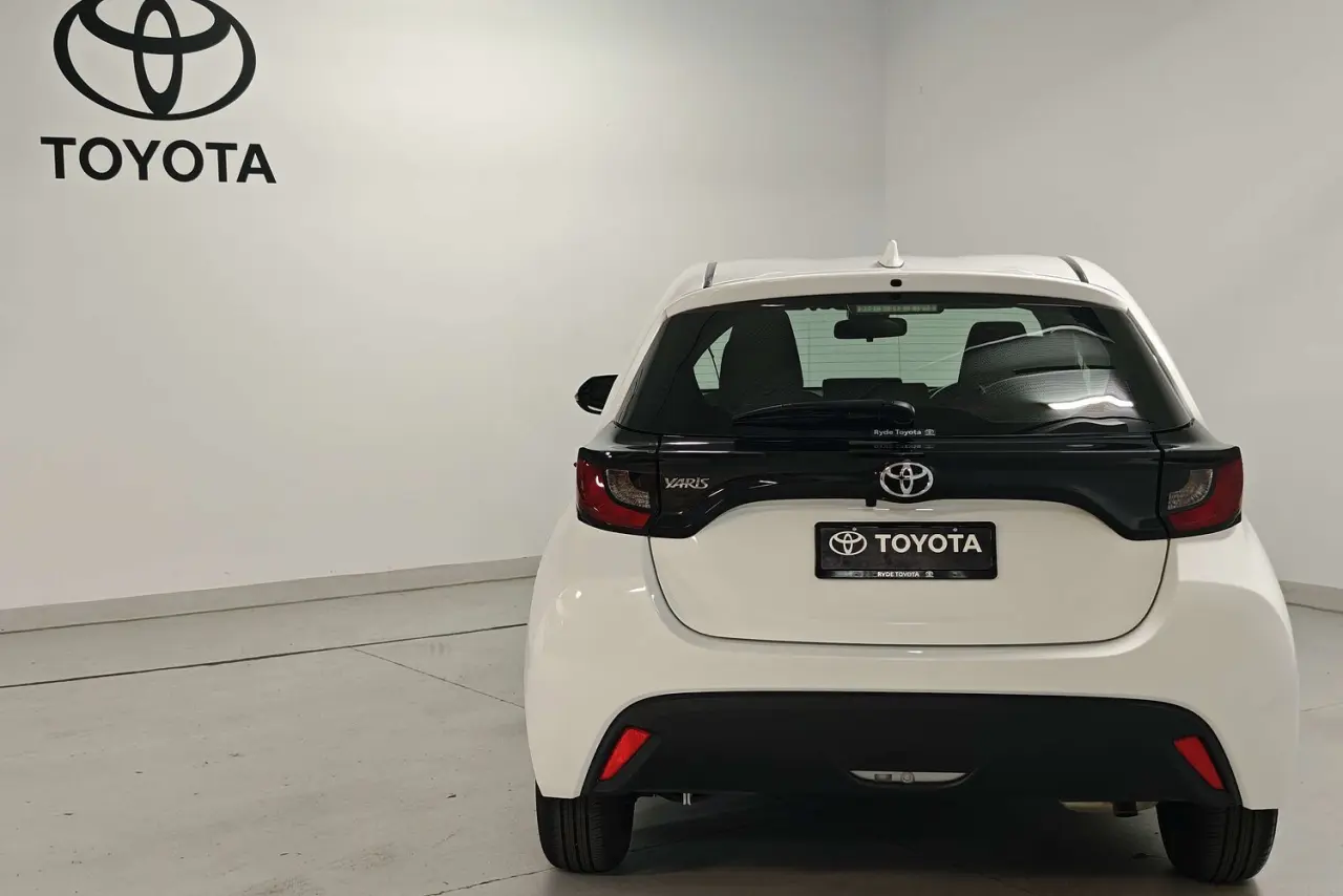 2021 Toyota Yaris Gallery Image 7