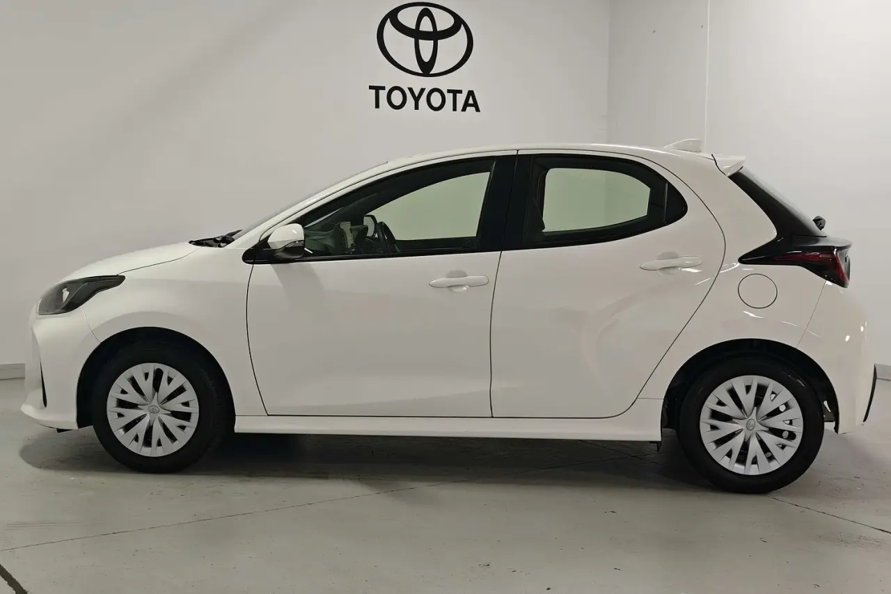 2021 Toyota Yaris Gallery Image 9