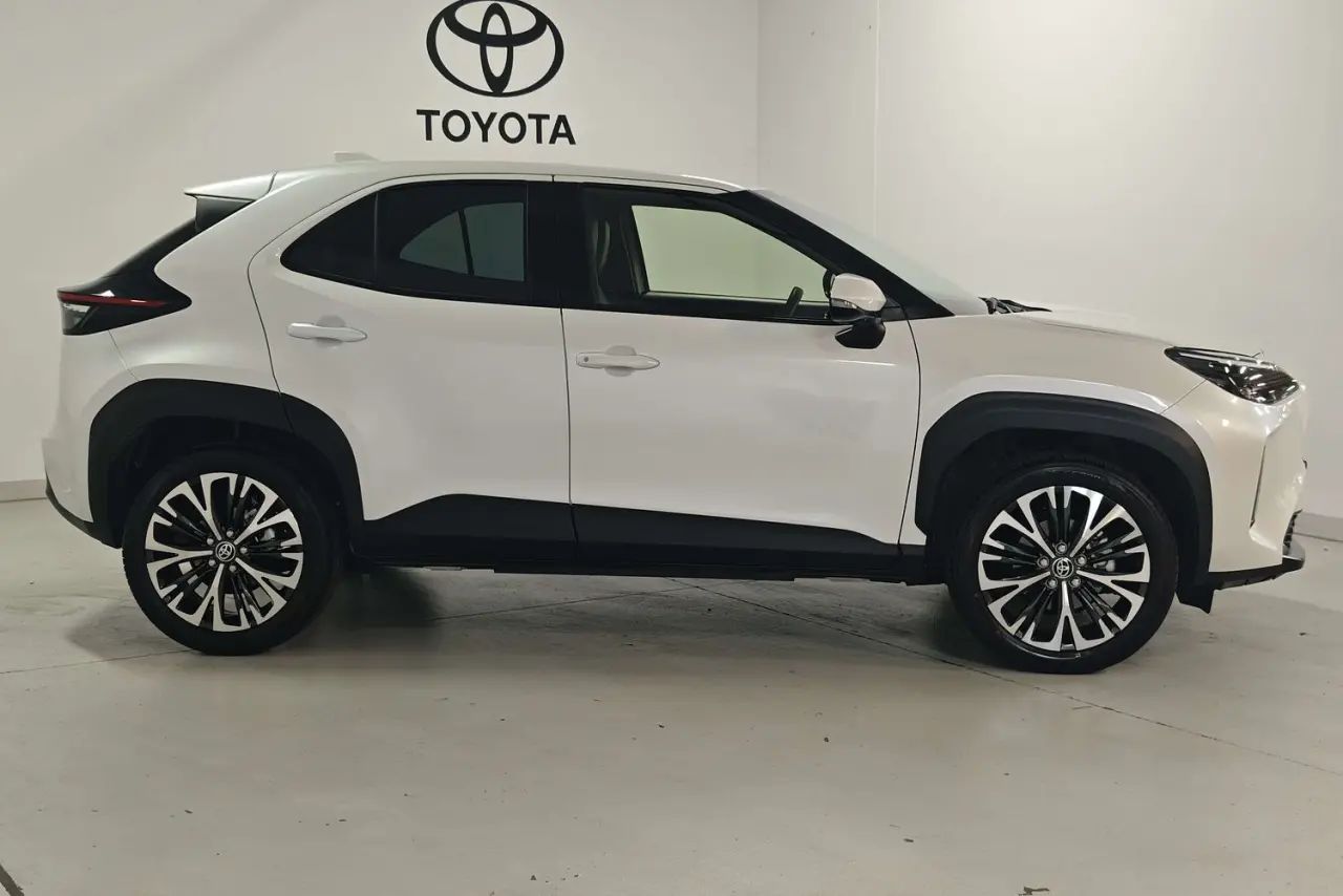 2023 Toyota Yaris Cross Gallery Image 4