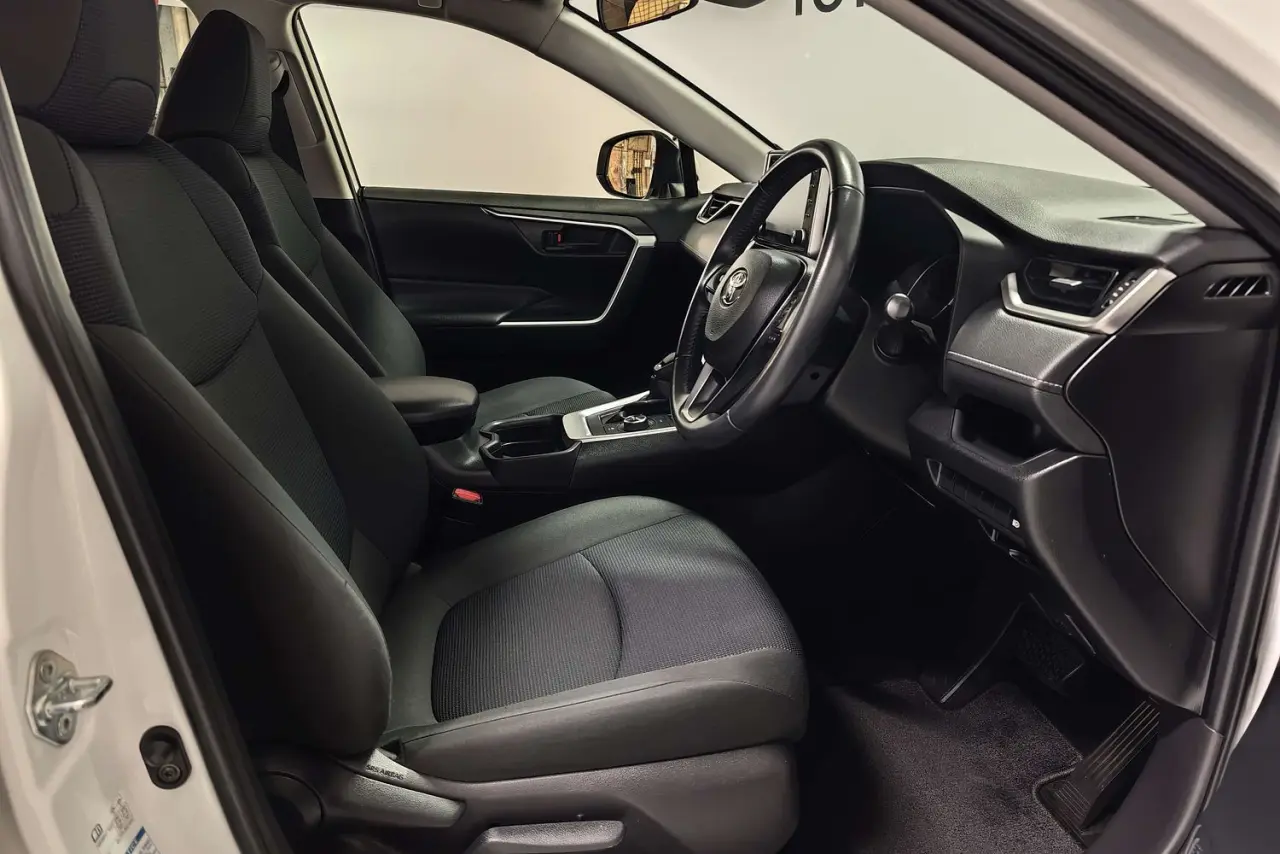 2021 Toyota RAV4 Gallery Image 10