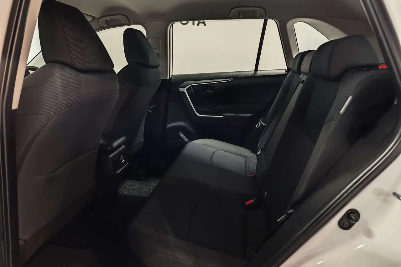 2021 Toyota RAV4 Gallery Image 13