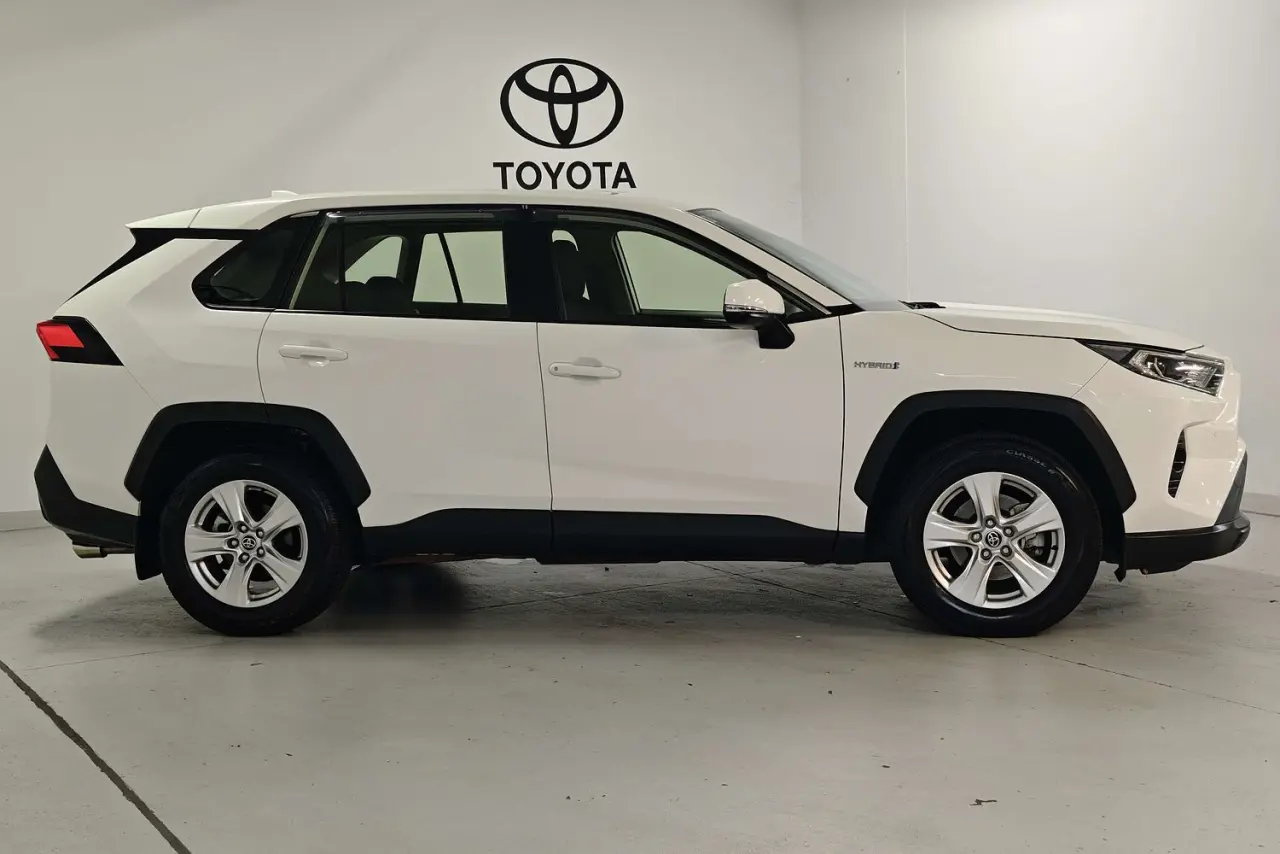 2021 Toyota RAV4 Gallery Image 4