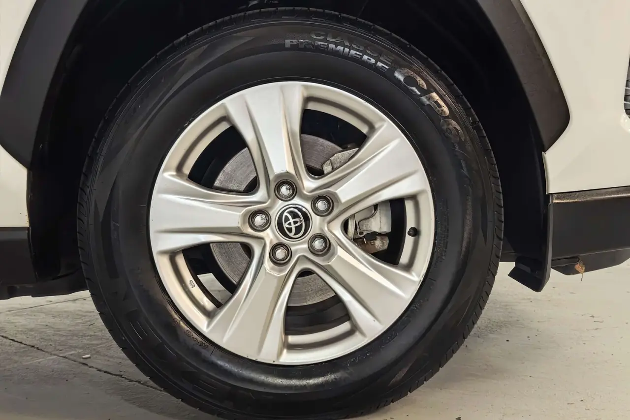 2021 Toyota RAV4 Gallery Image 5