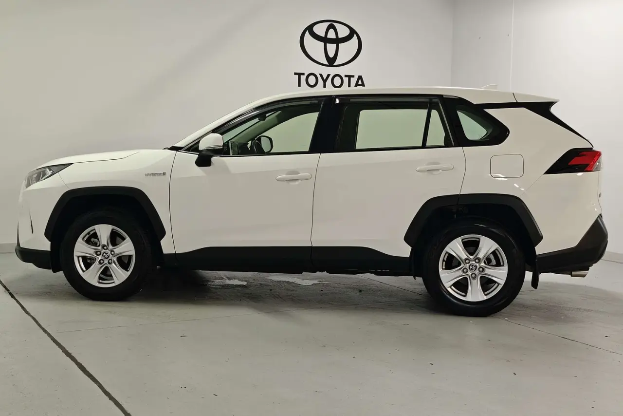 2021 Toyota RAV4 Gallery Image 9