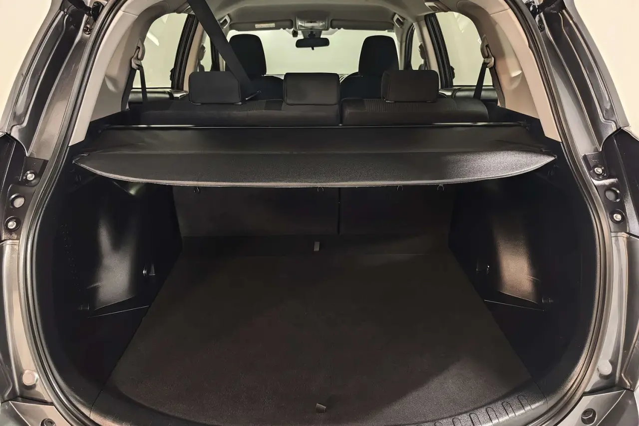 2017 Toyota RAV4 Gallery Image 12