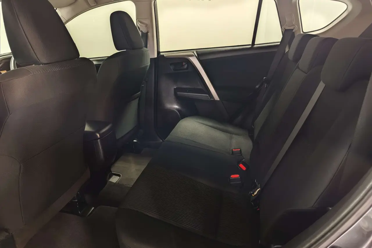 2017 Toyota RAV4 Gallery Image 13