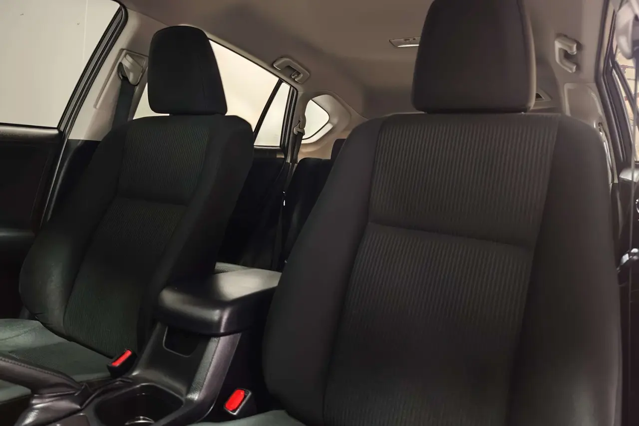 2017 Toyota RAV4 Gallery Image 15