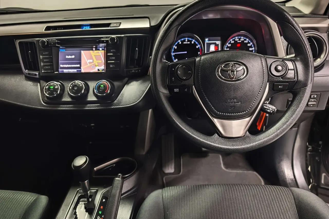 2017 Toyota RAV4 Gallery Image 16