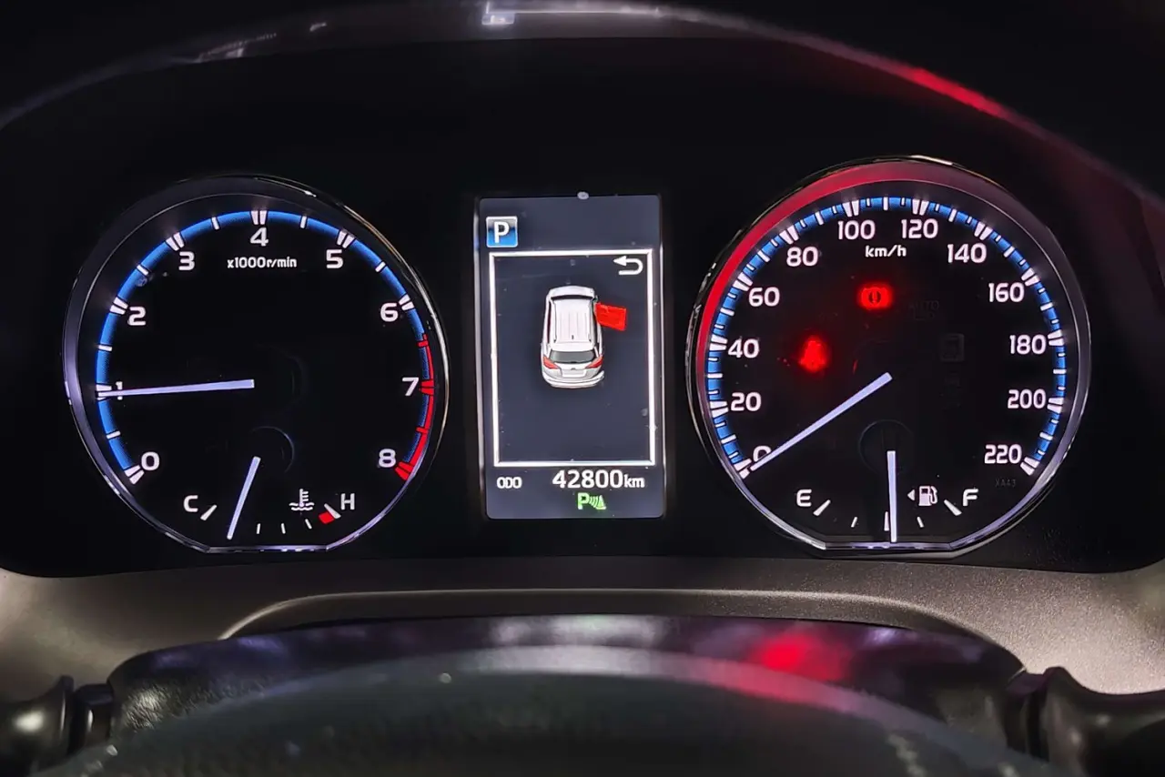 2017 Toyota RAV4 Gallery Image 17