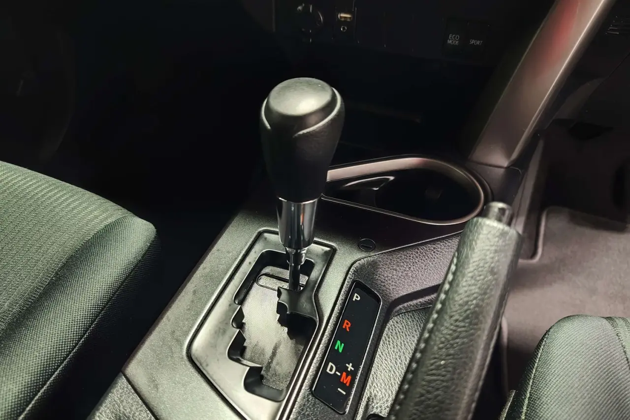 2017 Toyota RAV4 Gallery Image 19