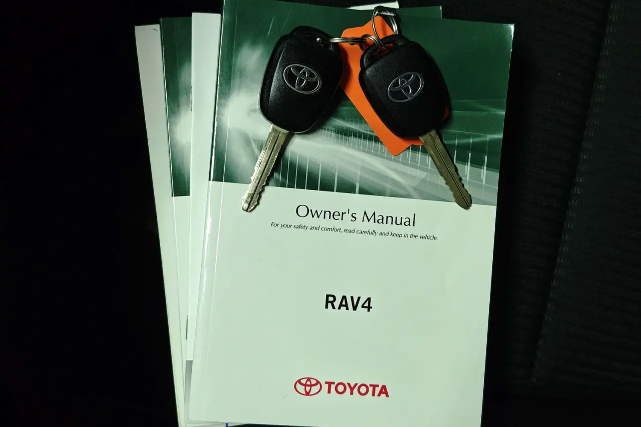 2017 Toyota RAV4 Gallery Image 21