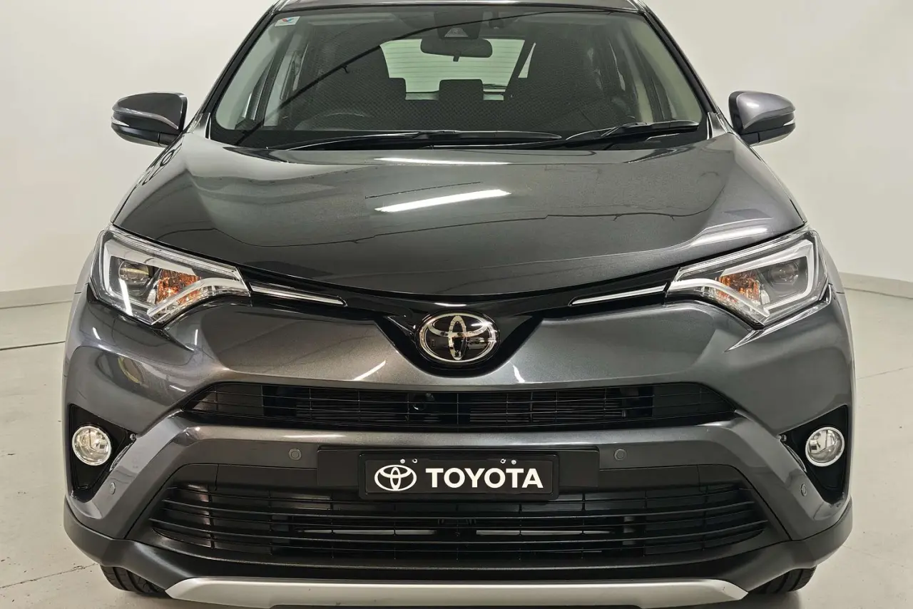 2017 Toyota RAV4 Gallery Image 3