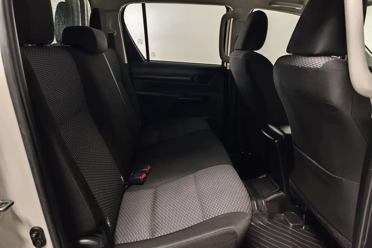 2021 Toyota Hilux Gallery Image 11